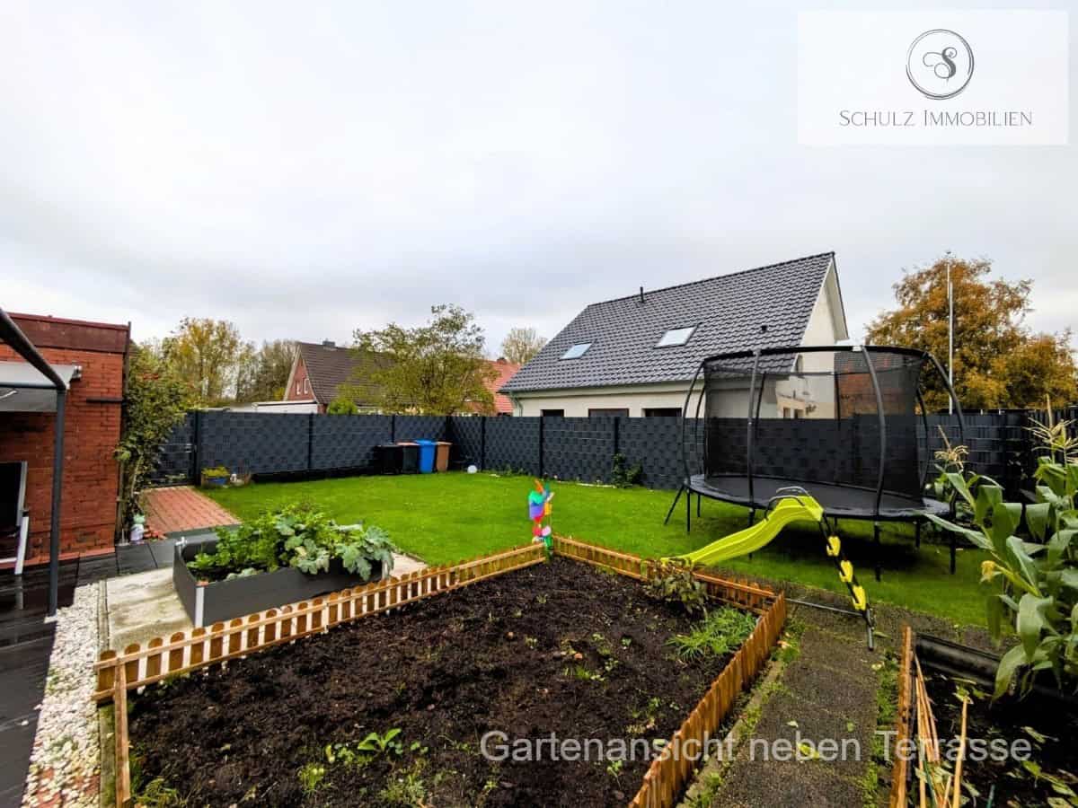 Gartenansicht neben Terrasse
