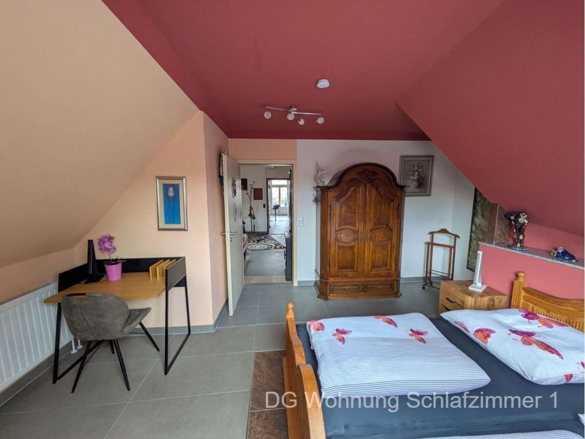 DG Wohnung: Schlafzimmer 1