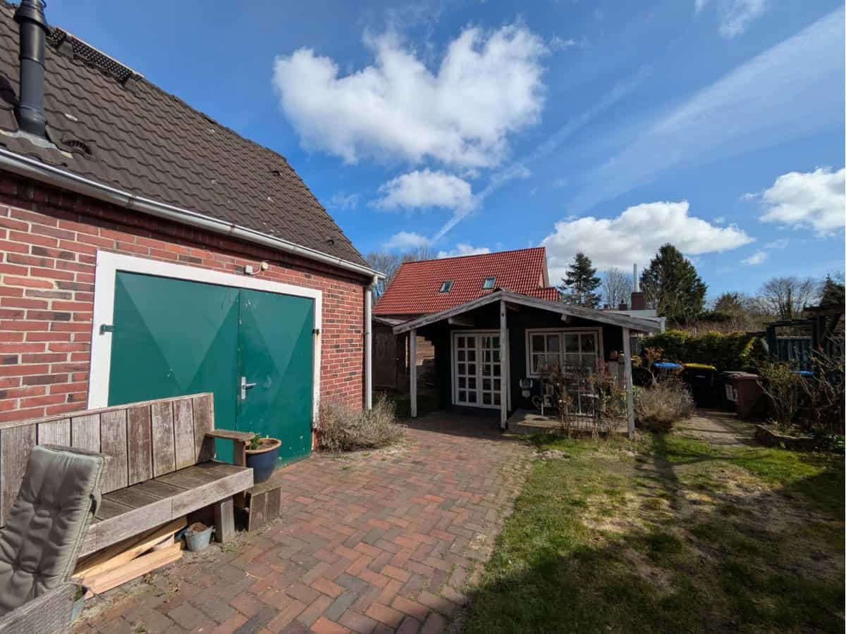 Zugang Abstellraum und Gartenhaus